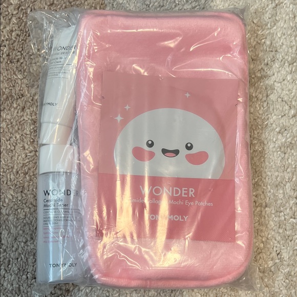 Tonymoly Other - TONYMOLY Wonder Ceramide Mochi gift set, NEW!
